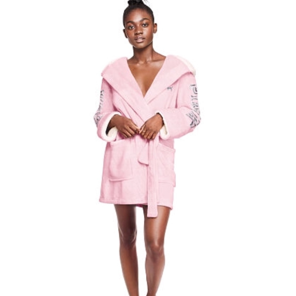 💯🌟VS Pink “BLING” Robe!! 🌟💯